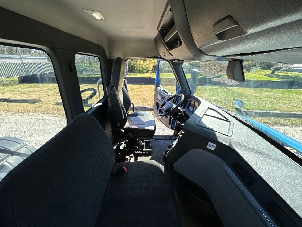 Day Cab Tractor-Heavy Duty Tractors-Freightliner-2019-T11664ST-Prince George-VA-302,468\n\t\tmiles-$ 48,000 - Image 14