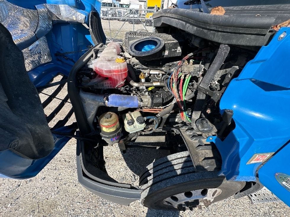 Day Cab Tractor-Heavy Duty Tractors-Freightliner-2019-T11664ST-Prince George-VA-302,468\n\t\tmiles-$ 48,000 - Image 16