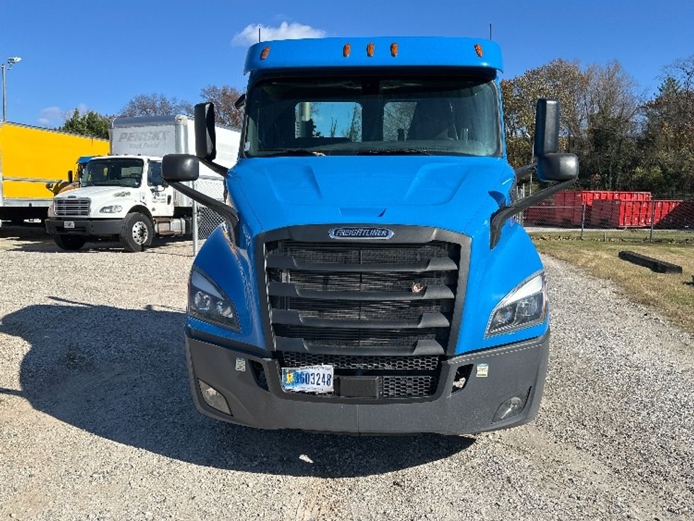 Day Cab Tractor-Heavy Duty Tractors-Freightliner-2019-T11664ST-Prince George-VA-302,468\n\t\tmiles-$ 48,000 - Image 2