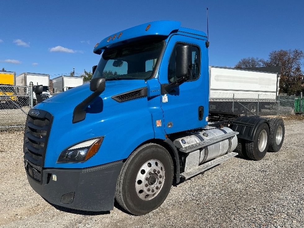 Day Cab Tractor-Heavy Duty Tractors-Freightliner-2019-T11664ST-Prince George-VA-302,468\n\t\tmiles-$ 48,000 - Image 3