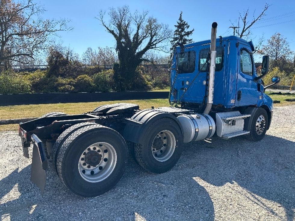 Day Cab Tractor-Heavy Duty Tractors-Freightliner-2019-T11664ST-Prince George-VA-302,468\n\t\tmiles-$ 48,000 - Image 7