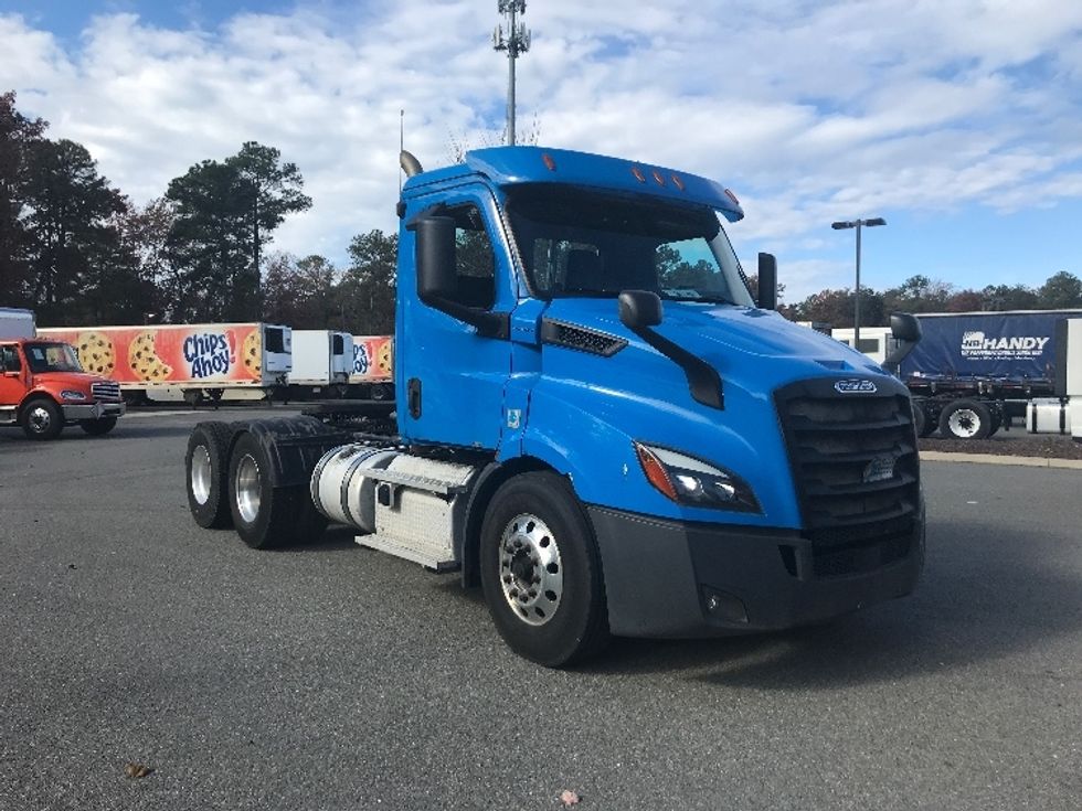 Day Cab Tractor-Heavy Duty Tractors-Freightliner-2019-T11664ST-Prince George-VA-339,996\n\t\tmiles-$ 46,000 - Image 1