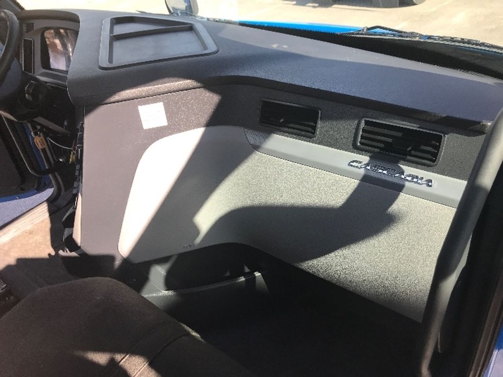 Day Cab Tractor-Heavy Duty Tractors-Freightliner-2019-T11664ST-Prince George-VA-339,996\n\t\tmiles-$ 46,000 - Image 13