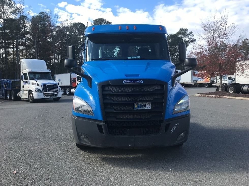 Day Cab Tractor-Heavy Duty Tractors-Freightliner-2019-T11664ST-Prince George-VA-339,996\n\t\tmiles-$ 46,000 - Image 2