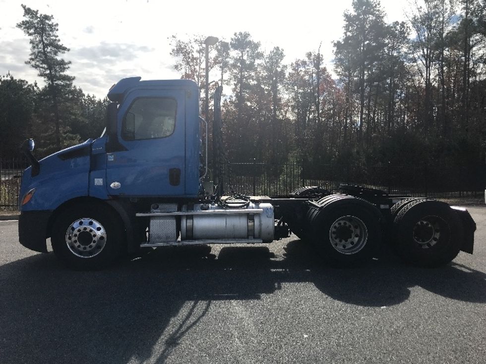 Day Cab Tractor-Heavy Duty Tractors-Freightliner-2019-T11664ST-Prince George-VA-339,996\n\t\tmiles-$ 46,000 - Image 4