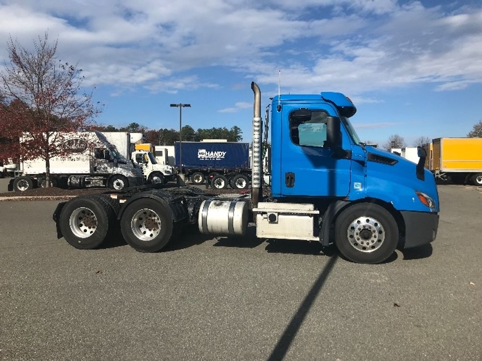 Day Cab Tractor-Heavy Duty Tractors-Freightliner-2019-T11664ST-Prince George-VA-339,996\n\t\tmiles-$ 46,000 - Image 8
