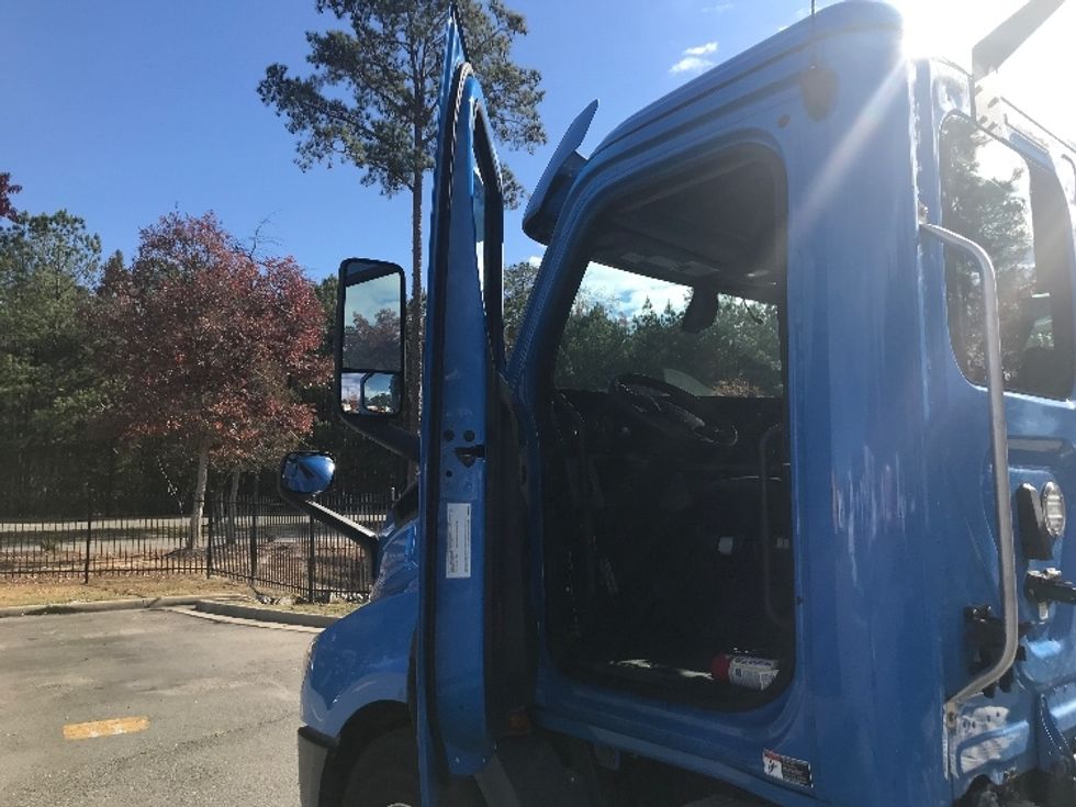 Day Cab Tractor-Heavy Duty Tractors-Freightliner-2019-T11664ST-Prince George-VA-339,996\n\t\tmiles-$ 46,000 - Image 9