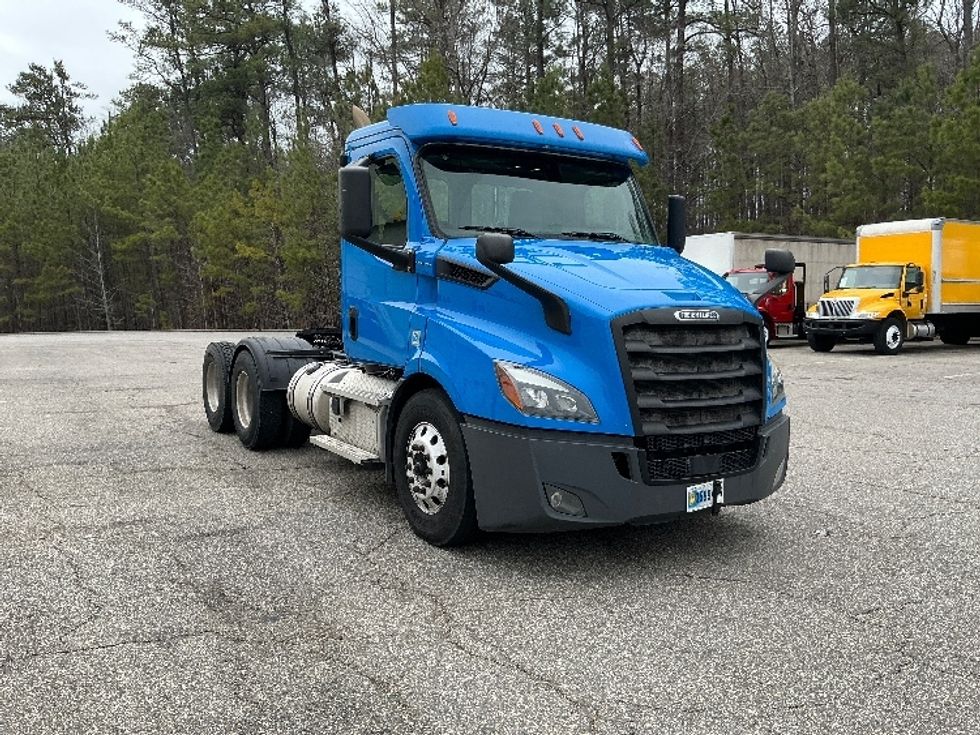 Day Cab Tractor-Heavy Duty Tractors-Freightliner-2019-T11664ST-Prince George-VA-342,563\n\t\tmiles-$ 44,750 - Image 1