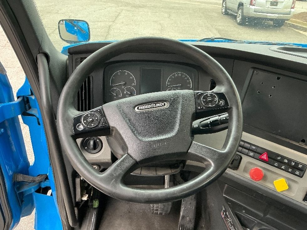 Day Cab Tractor-Heavy Duty Tractors-Freightliner-2019-T11664ST-Prince George-VA-342,563\n\t\tmiles-$ 44,750 - Image 10