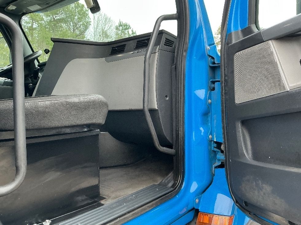 Day Cab Tractor-Heavy Duty Tractors-Freightliner-2019-T11664ST-Prince George-VA-342,563\n\t\tmiles-$ 44,750 - Image 13