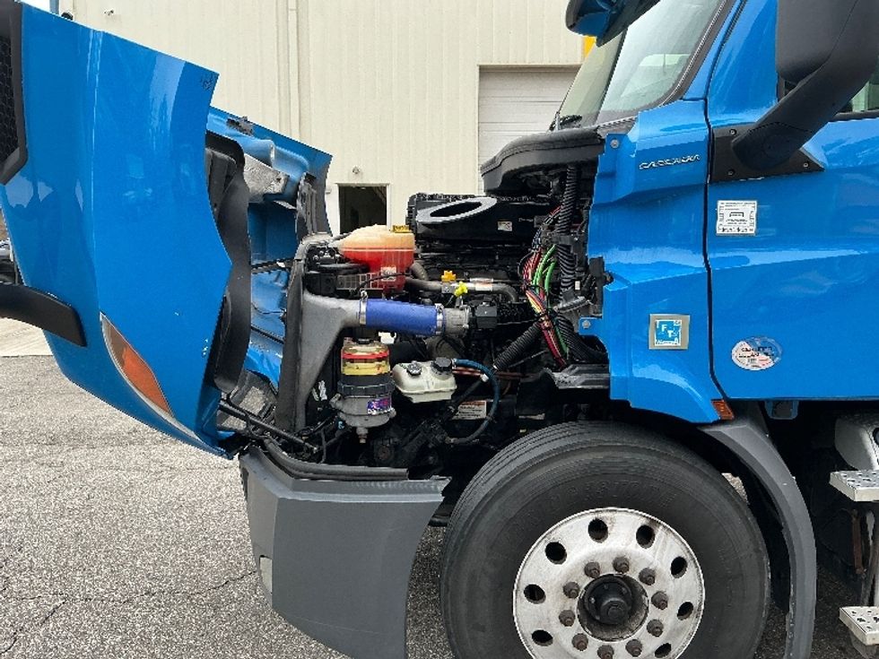 Day Cab Tractor-Heavy Duty Tractors-Freightliner-2019-T11664ST-Prince George-VA-342,563\n\t\tmiles-$ 44,750 - Image 15