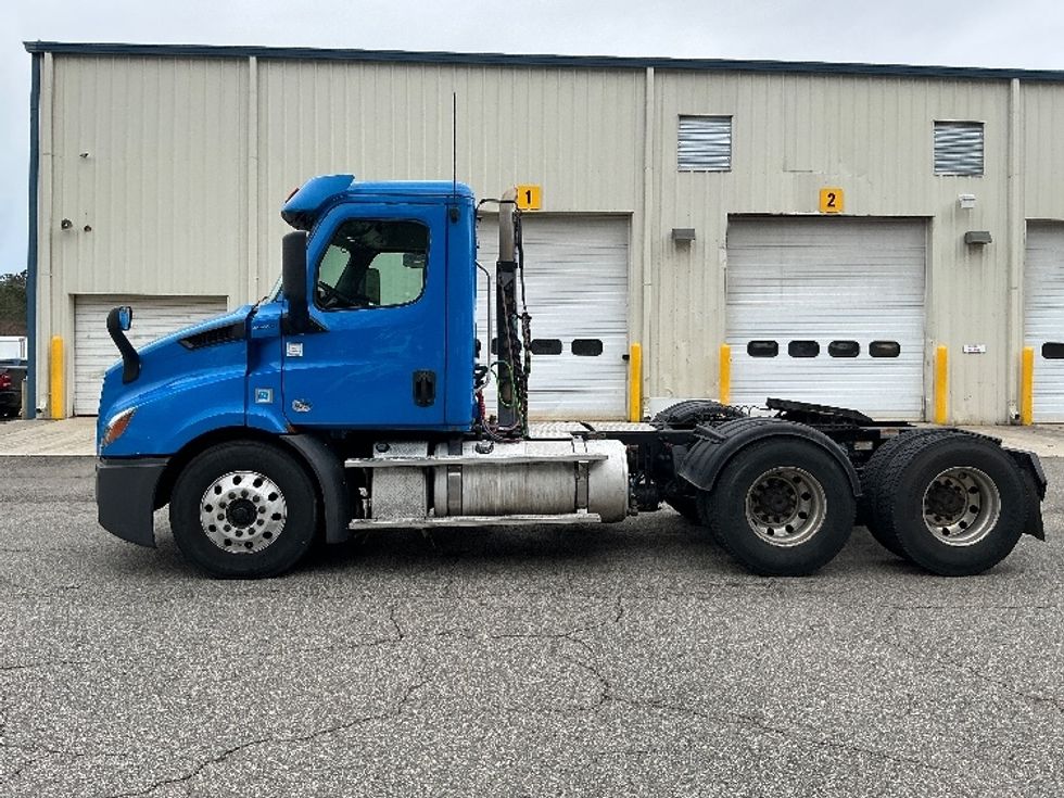 Day Cab Tractor-Heavy Duty Tractors-Freightliner-2019-T11664ST-Prince George-VA-342,563\n\t\tmiles-$ 44,750 - Image 4