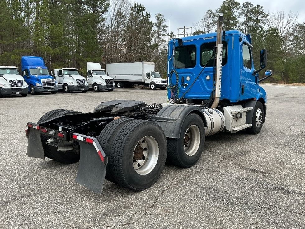 Day Cab Tractor-Heavy Duty Tractors-Freightliner-2019-T11664ST-Prince George-VA-342,563\n\t\tmiles-$ 44,750 - Image 7
