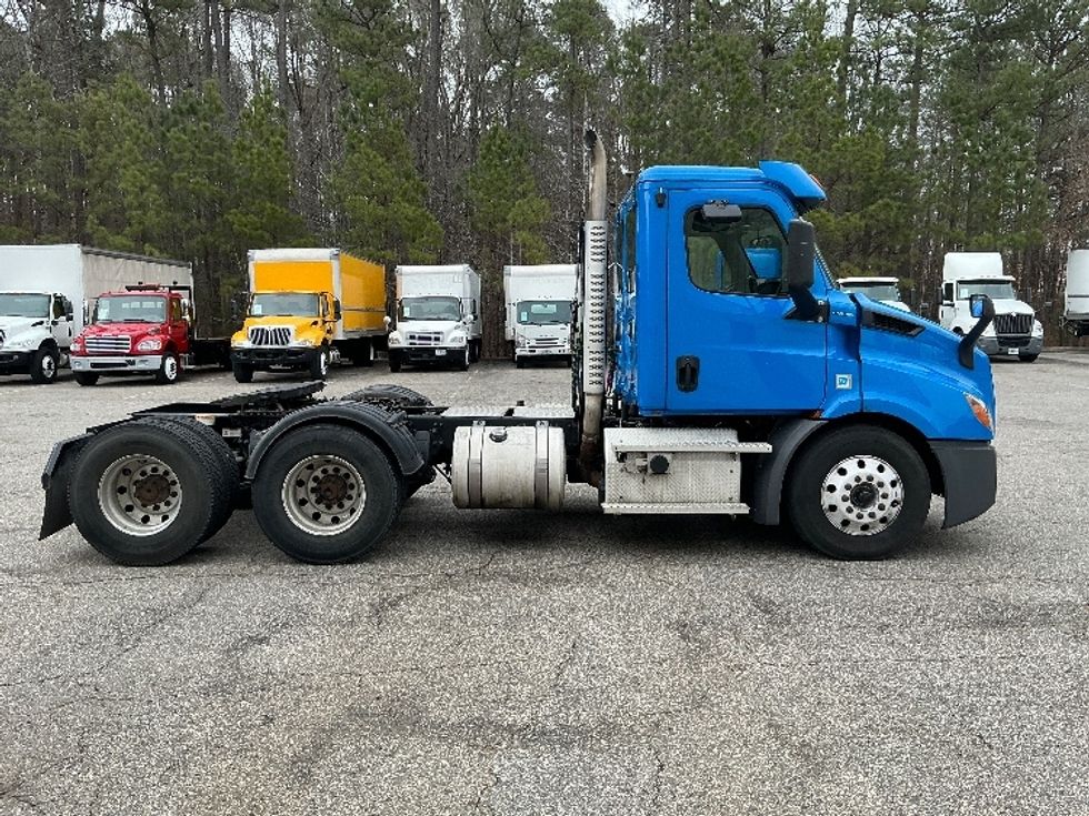 Day Cab Tractor-Heavy Duty Tractors-Freightliner-2019-T11664ST-Prince George-VA-342,563\n\t\tmiles-$ 44,750 - Image 8