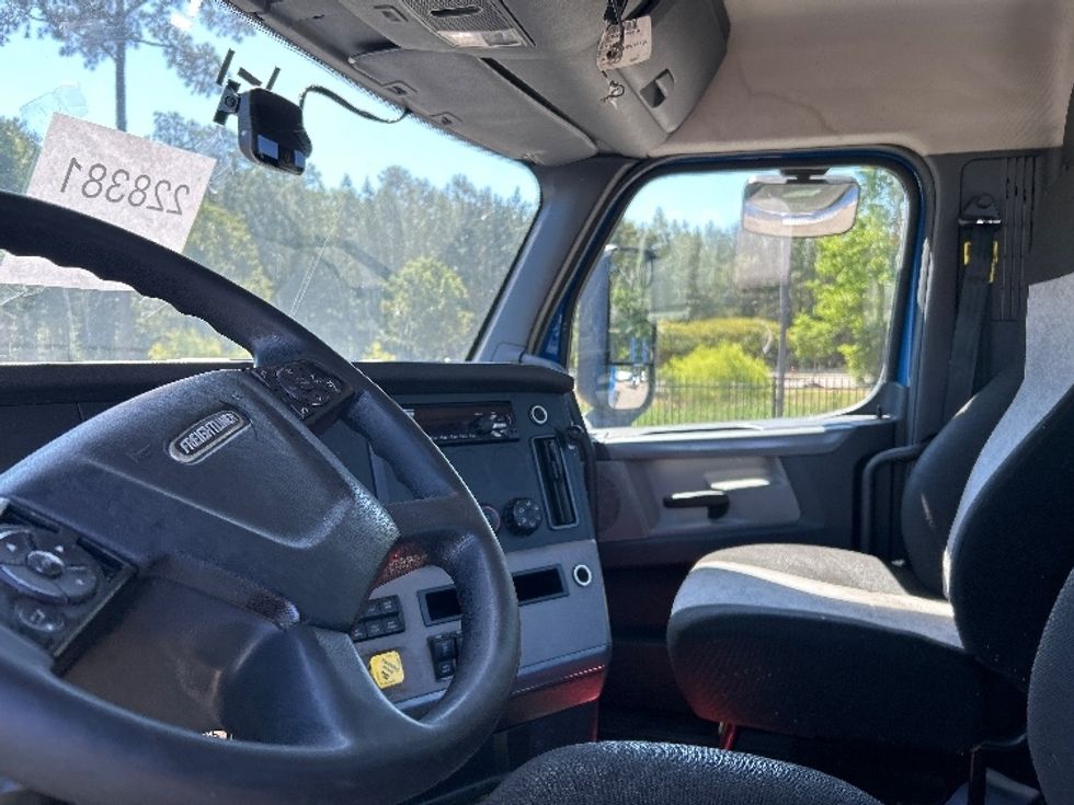 Day Cab Tractor-Heavy Duty Tractors-Freightliner-2019-T11664ST-Prince George-VA-489,910\n\t\tmiles-$ 33,500 - Image 10