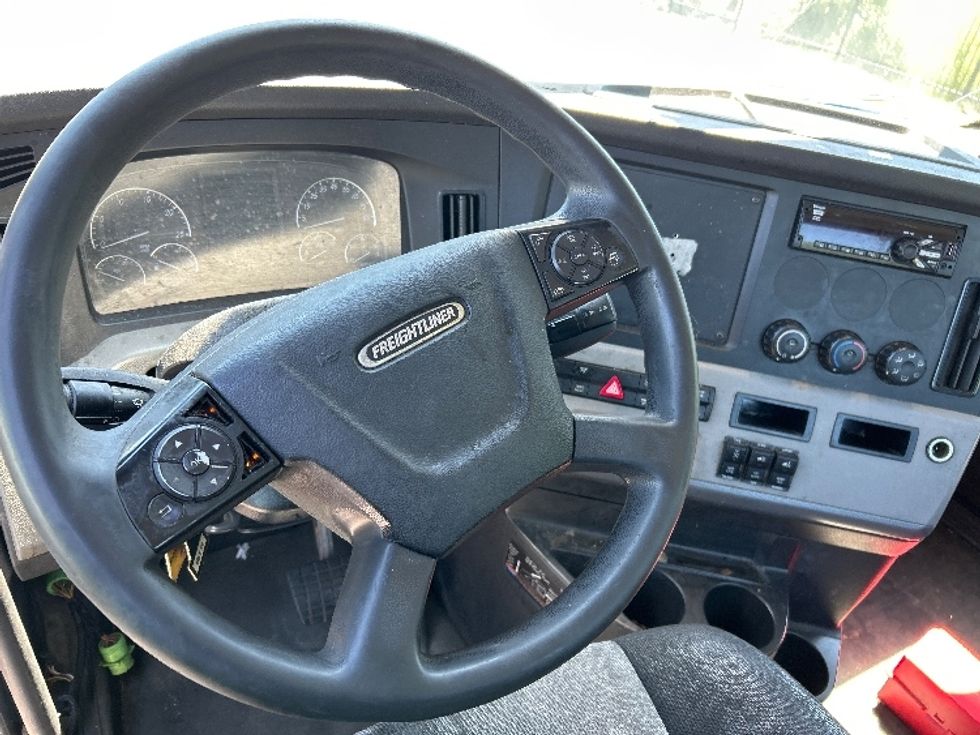 Day Cab Tractor-Heavy Duty Tractors-Freightliner-2019-T11664ST-Prince George-VA-489,910\n\t\tmiles-$ 33,500 - Image 11