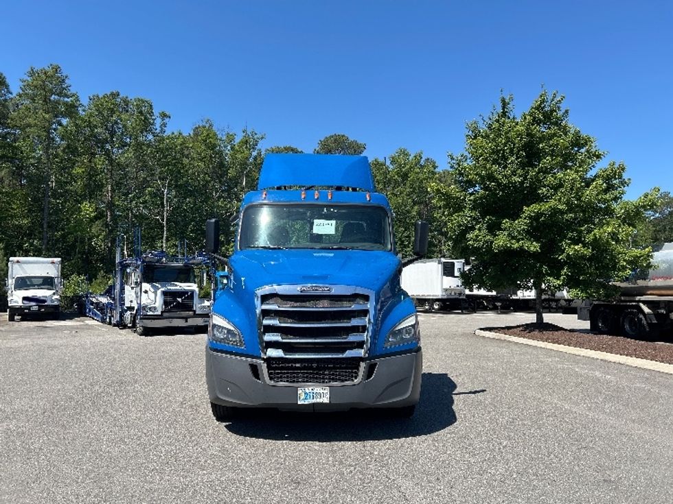 Day Cab Tractor-Heavy Duty Tractors-Freightliner-2019-T11664ST-Prince George-VA-489,910\n\t\tmiles-$ 33,500 - Image 2