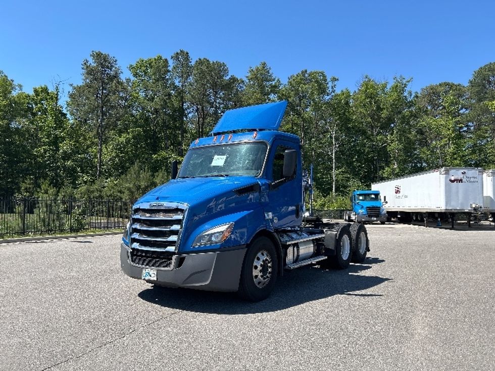 Day Cab Tractor-Heavy Duty Tractors-Freightliner-2019-T11664ST-Prince George-VA-489,910\n\t\tmiles-$ 33,500 - Image 3