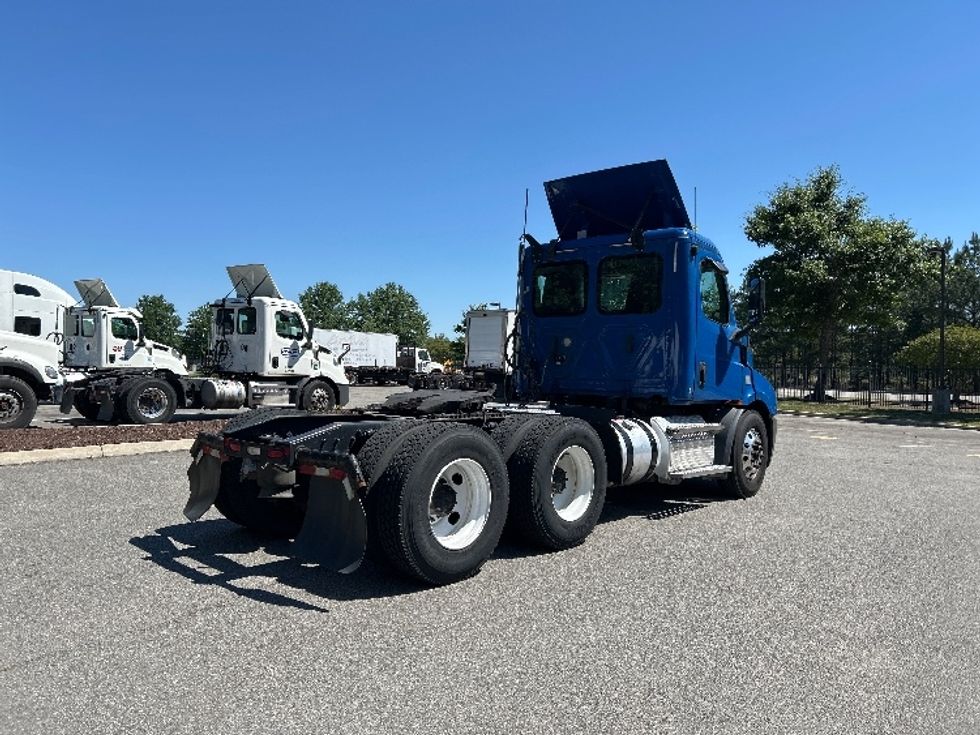 Day Cab Tractor-Heavy Duty Tractors-Freightliner-2019-T11664ST-Prince George-VA-489,910\n\t\tmiles-$ 33,500 - Image 7