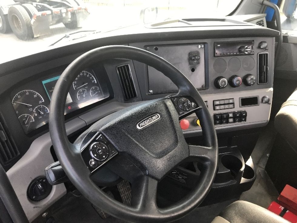 Day Cab Tractor-Heavy Duty Tractors-Freightliner-2019-T11664ST-Prince George-VA-600,737\n\t\tmiles-$ 27,750 - Image 10