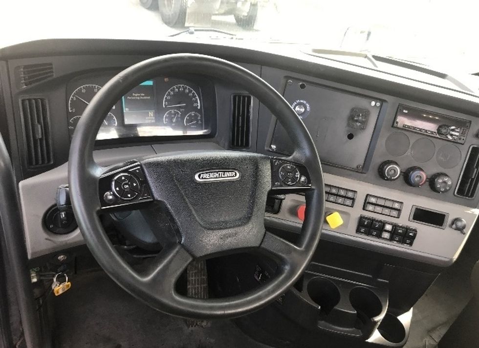 Day Cab Tractor-Heavy Duty Tractors-Freightliner-2019-T11664ST-Prince George-VA-600,737\n\t\tmiles-$ 27,750 - Image 11