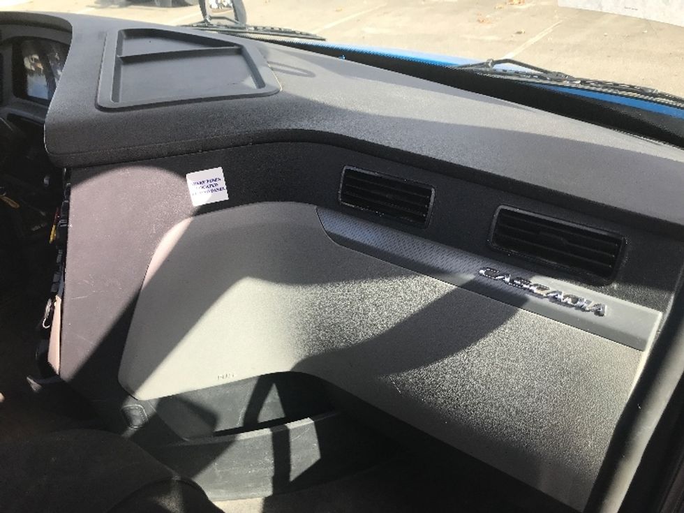 Day Cab Tractor-Heavy Duty Tractors-Freightliner-2019-T11664ST-Prince George-VA-600,737\n\t\tmiles-$ 27,750 - Image 13