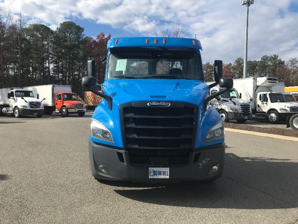 Day Cab Tractor-Heavy Duty Tractors-Freightliner-2019-T11664ST-Prince George-VA-600,737\n\t\tmiles-$ 27,750 - Image 2