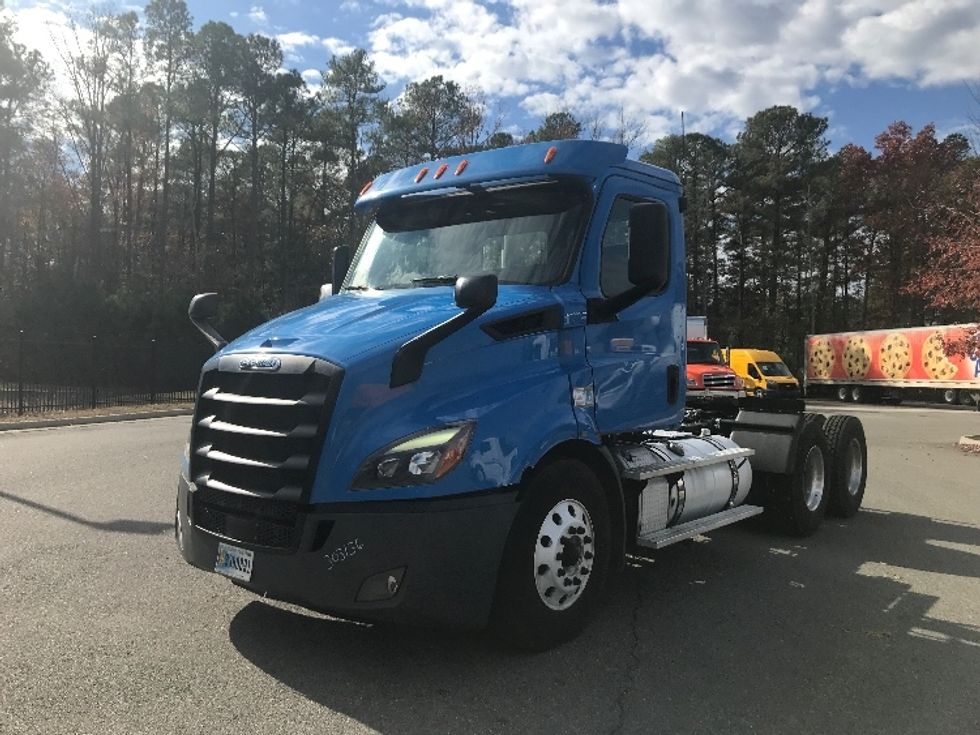 Day Cab Tractor-Heavy Duty Tractors-Freightliner-2019-T11664ST-Prince George-VA-600,737\n\t\tmiles-$ 27,750 - Image 3