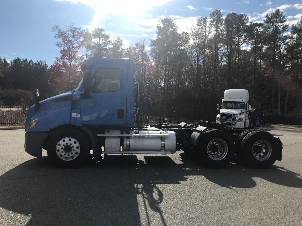 Day Cab Tractor-Heavy Duty Tractors-Freightliner-2019-T11664ST-Prince George-VA-600,737\n\t\tmiles-$ 27,750 - Image 4