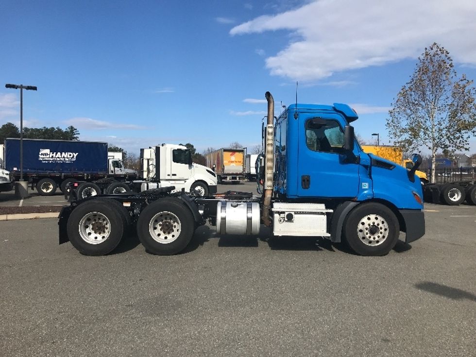 Day Cab Tractor-Heavy Duty Tractors-Freightliner-2019-T11664ST-Prince George-VA-600,737\n\t\tmiles-$ 27,750 - Image 8