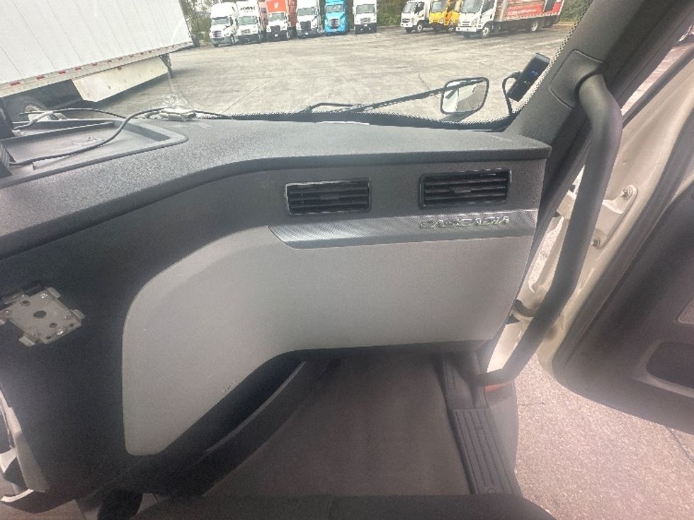 Day Cab Tractor-Heavy Duty Tractors-Freightliner-2019-T11664ST-Roanoke-VA-640,170\n\t\tmiles-$ 25,250 - Image 13