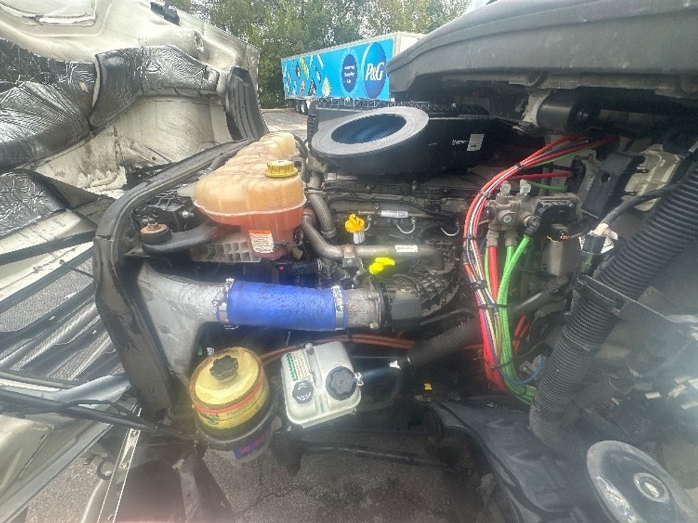 Day Cab Tractor-Heavy Duty Tractors-Freightliner-2019-T11664ST-Roanoke-VA-640,170\n\t\tmiles-$ 25,250 - Image 16