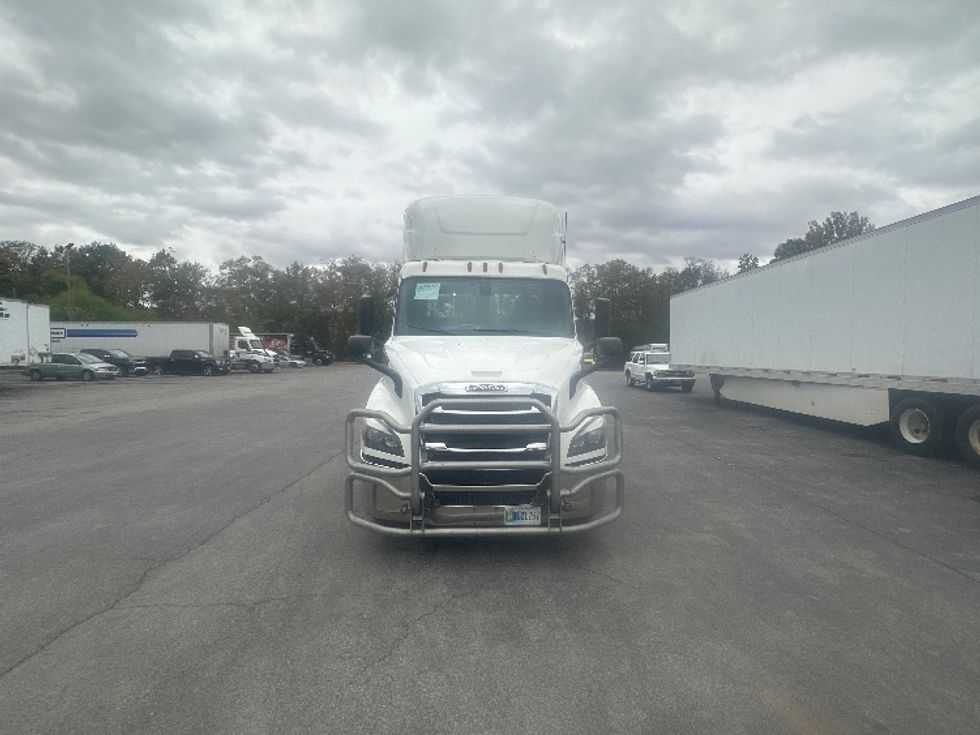 Day Cab Tractor-Heavy Duty Tractors-Freightliner-2019-T11664ST-Roanoke-VA-640,170\n\t\tmiles-$ 25,250 - Image 2
