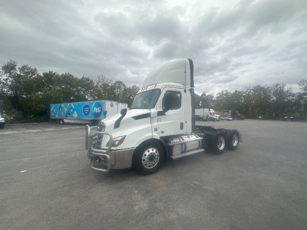 Day Cab Tractor-Heavy Duty Tractors-Freightliner-2019-T11664ST-Roanoke-VA-640,170\n\t\tmiles-$ 25,250 - Image 3