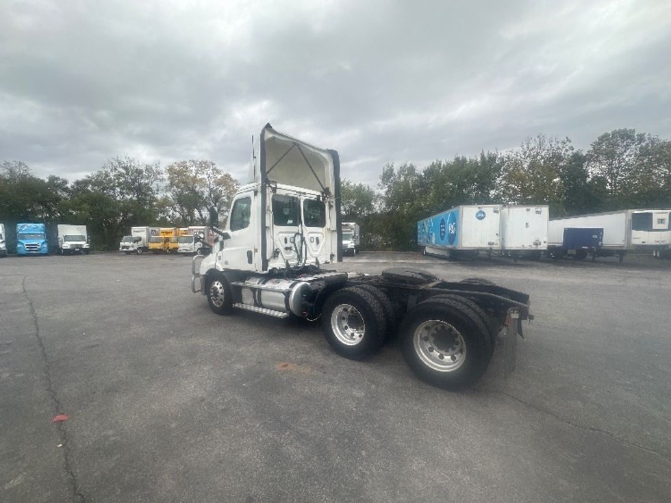 Day Cab Tractor-Heavy Duty Tractors-Freightliner-2019-T11664ST-Roanoke-VA-640,170\n\t\tmiles-$ 25,250 - Image 5