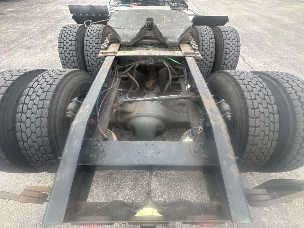 Day Cab Tractor-Heavy Duty Tractors-Freightliner-2019-T11664ST-Roanoke-VA-640,170\n\t\tmiles-$ 25,250 - Image 6