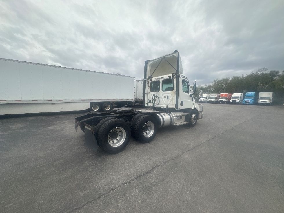 Day Cab Tractor-Heavy Duty Tractors-Freightliner-2019-T11664ST-Roanoke-VA-640,170\n\t\tmiles-$ 25,250 - Image 7