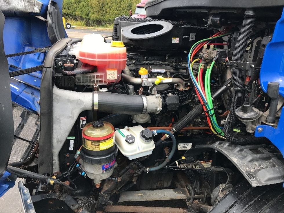 Day Cab Tractor-Heavy Duty Tractors-Freightliner-2019-T11664ST-Rochester-NY-305,659\n\t\tmiles-$ 41,500 - Image 16