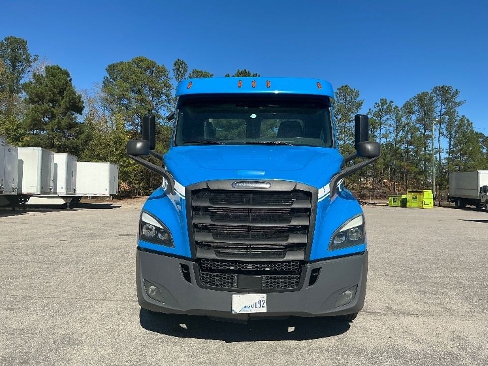 Day Cab Tractor-Heavy Duty Tractors-Freightliner-2019-T11664ST-Rocky Mount-NC-589,555\n\t\tmiles-$ 28,750 - Image 2