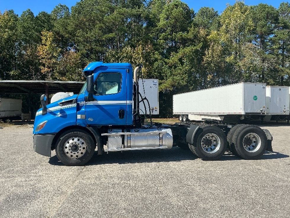 Day Cab Tractor-Heavy Duty Tractors-Freightliner-2019-T11664ST-Rocky Mount-NC-589,555\n\t\tmiles-$ 28,750 - Image 4