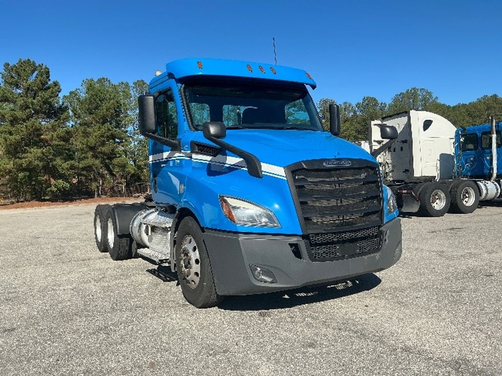 Day Cab Tractor-Heavy Duty Tractors-Freightliner-2019-T11664ST-Rocky Mount-NC-610,053\n\t\tmiles-$ 26,750 - Image 1