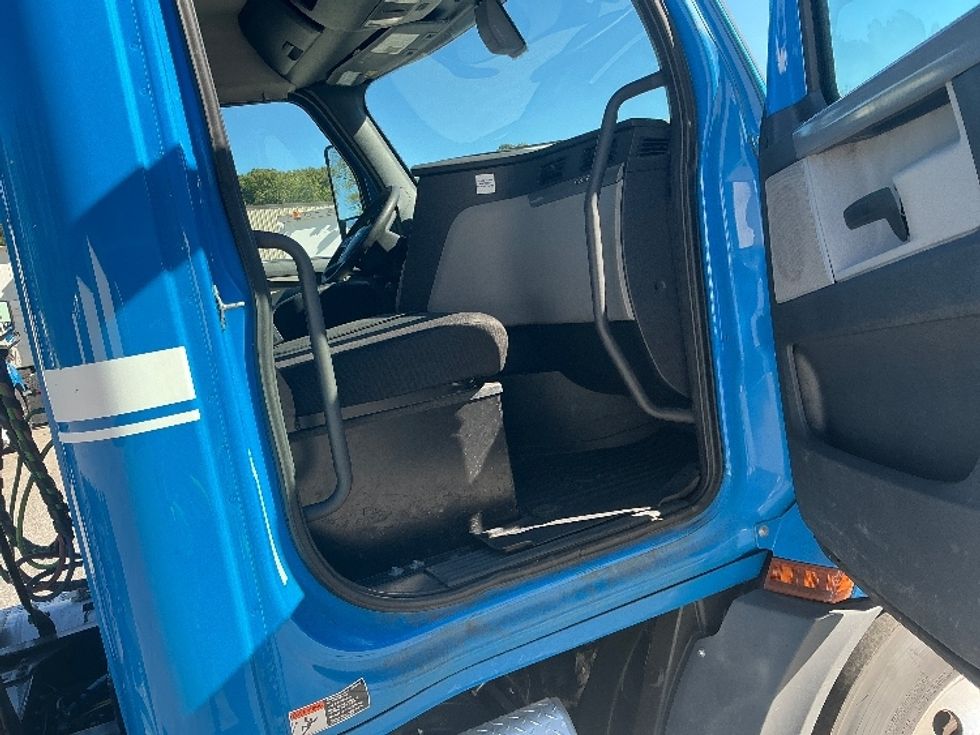 Day Cab Tractor-Heavy Duty Tractors-Freightliner-2019-T11664ST-Rocky Mount-NC-610,053\n\t\tmiles-$ 26,750 - Image 12