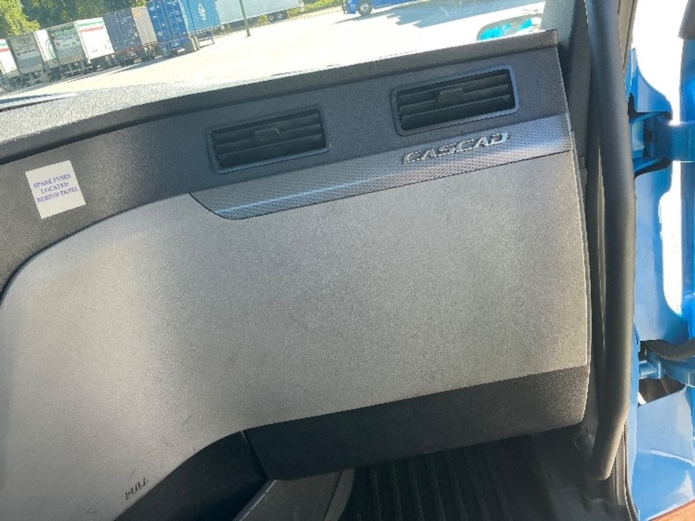 Day Cab Tractor-Heavy Duty Tractors-Freightliner-2019-T11664ST-Rocky Mount-NC-610,053\n\t\tmiles-$ 26,750 - Image 13