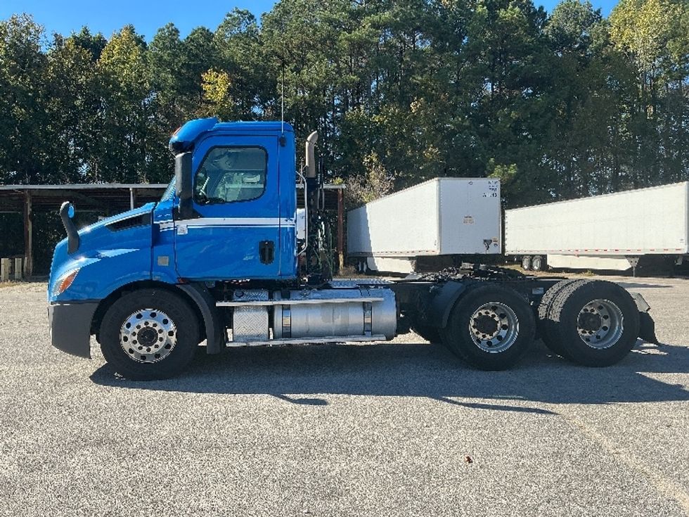 Day Cab Tractor-Heavy Duty Tractors-Freightliner-2019-T11664ST-Rocky Mount-NC-610,053\n\t\tmiles-$ 26,750 - Image 4