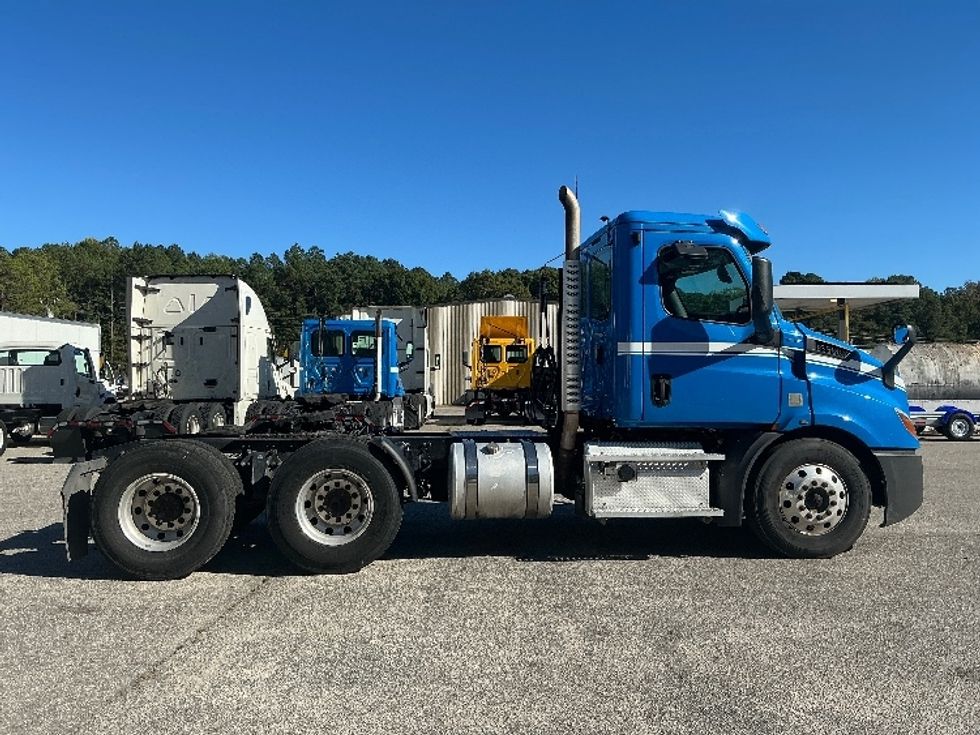 Day Cab Tractor-Heavy Duty Tractors-Freightliner-2019-T11664ST-Rocky Mount-NC-610,053\n\t\tmiles-$ 26,750 - Image 8