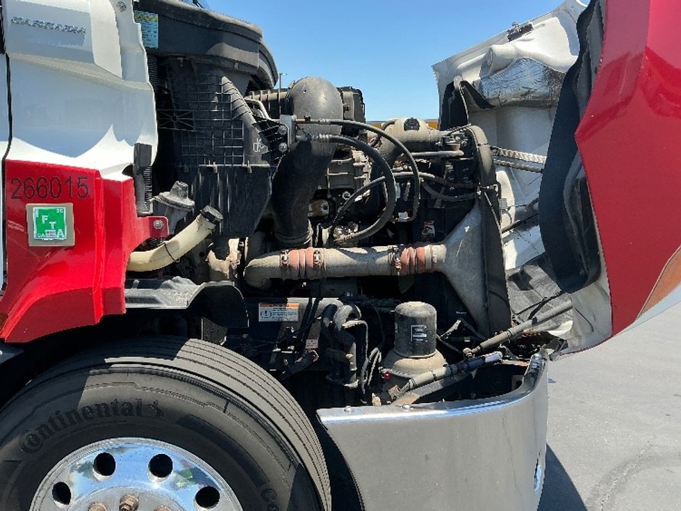 Day Cab Tractor-Heavy Duty Tractors-Freightliner-2019-T11664ST-Sacramento-CA-489,880\n\t\tmiles-$ 36,250 - Image 15