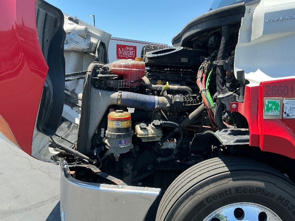 Day Cab Tractor-Heavy Duty Tractors-Freightliner-2019-T11664ST-Sacramento-CA-489,880\n\t\tmiles-$ 36,250 - Image 16