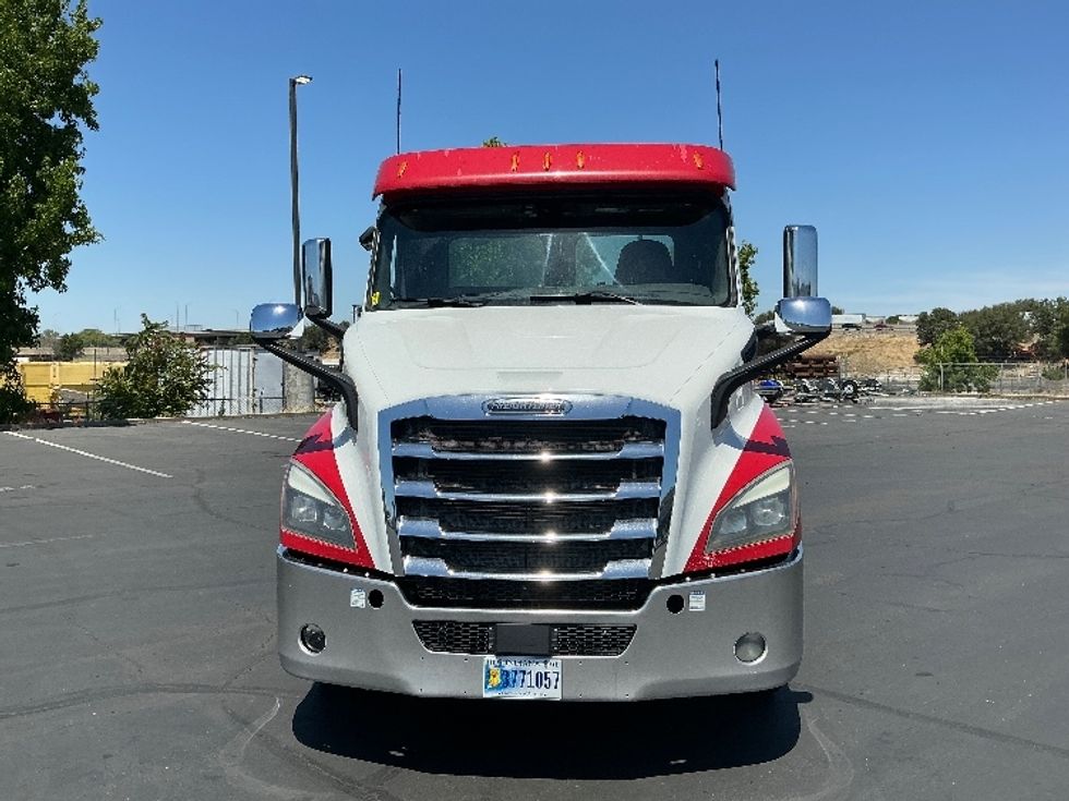 Day Cab Tractor-Heavy Duty Tractors-Freightliner-2019-T11664ST-Sacramento-CA-489,880\n\t\tmiles-$ 36,250 - Image 2