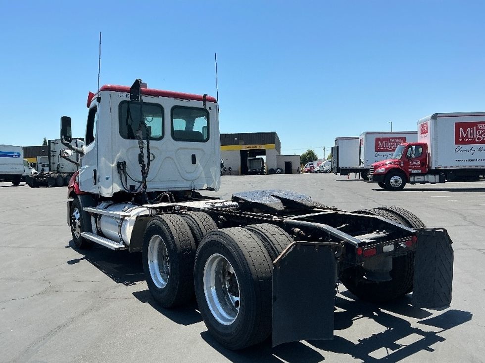 Day Cab Tractor-Heavy Duty Tractors-Freightliner-2019-T11664ST-Sacramento-CA-489,880\n\t\tmiles-$ 36,250 - Image 5