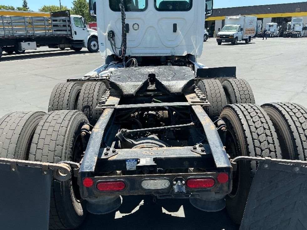 Day Cab Tractor-Heavy Duty Tractors-Freightliner-2019-T11664ST-Sacramento-CA-489,880\n\t\tmiles-$ 36,250 - Image 6